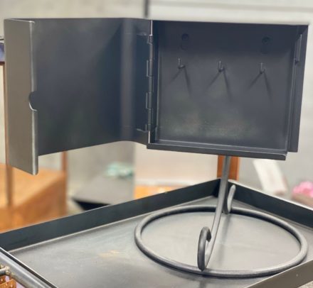 創作板金のアイアンキースタンド